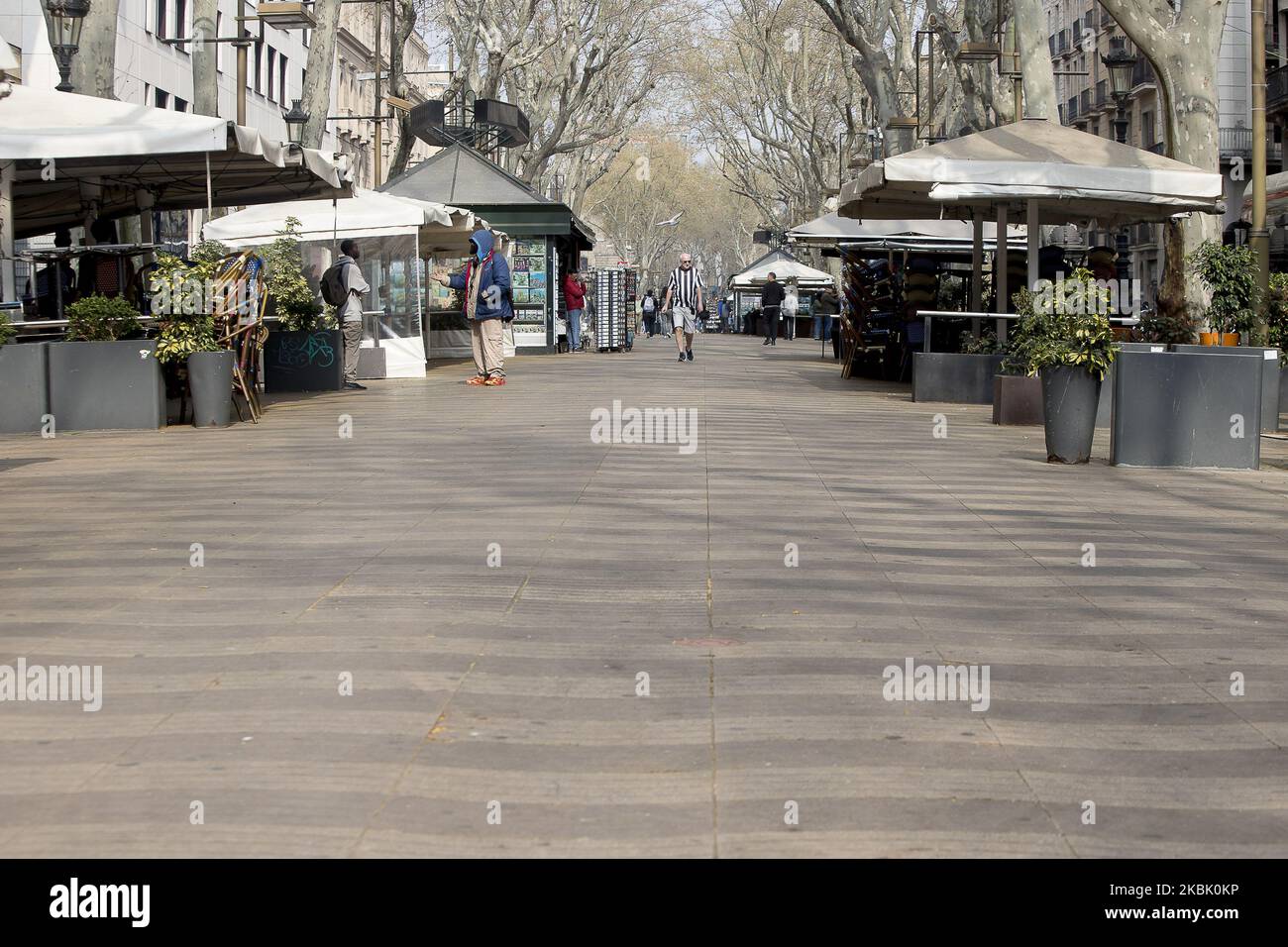 Die Straßen von Barcelona sind praktisch leer, nachdem der katalanische Präsident Quim Torra während der Coronavirus-Krise in Barcelona, Katalonien, Spanien, am 14. März 2020 zur Selbstbestimmung aufruft. (Foto von Miquel Llop/NurPhoto) Stockfoto