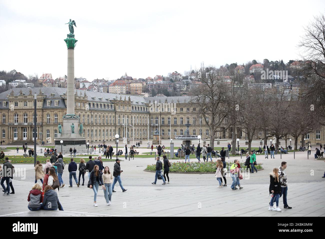 Am 14. März 2020 ziehen Menschen im Stuttgarter Stadtzentrum um, nachdem in der letzten Woche mehrere Fälle von Corona Pandemie bestätigt wurden (Foto: Agron Beqiri/NurPhoto) Stockfoto