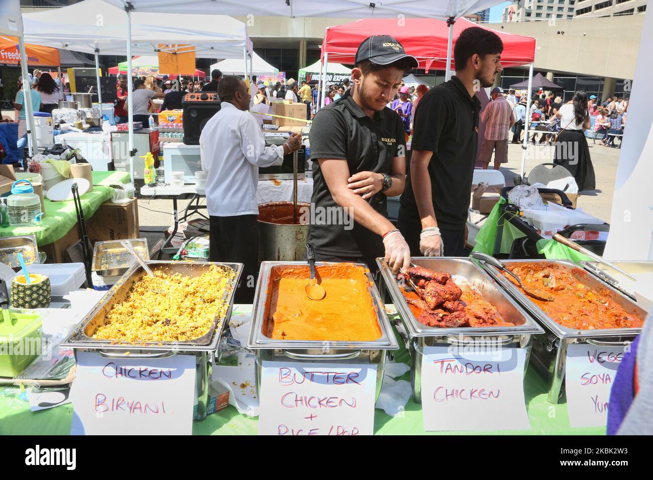 Am 04. August 2019 präsentieren Lebensmittelhändler auf dem Nathan Philips Square in Toronto, Ontario, Kanada, beim Taste of India Food Festival leckere und exotische Delikatessen und eine Vielzahl von Street Food aus ganz Indien. (Foto von Creative Touch Imaging Ltd./NurPhoto) Stockfoto