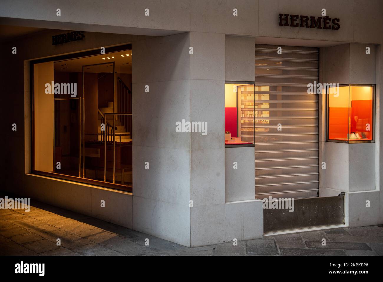 Der Hermes Store in Venedig, Italien, am 21. März 2020 in der Nähe des  Markusplatz. Alle großen Modeläden in Venedig rund um den Markusplatz sind  wegen des Coronavirus Emergency geschlossen. (Foto von