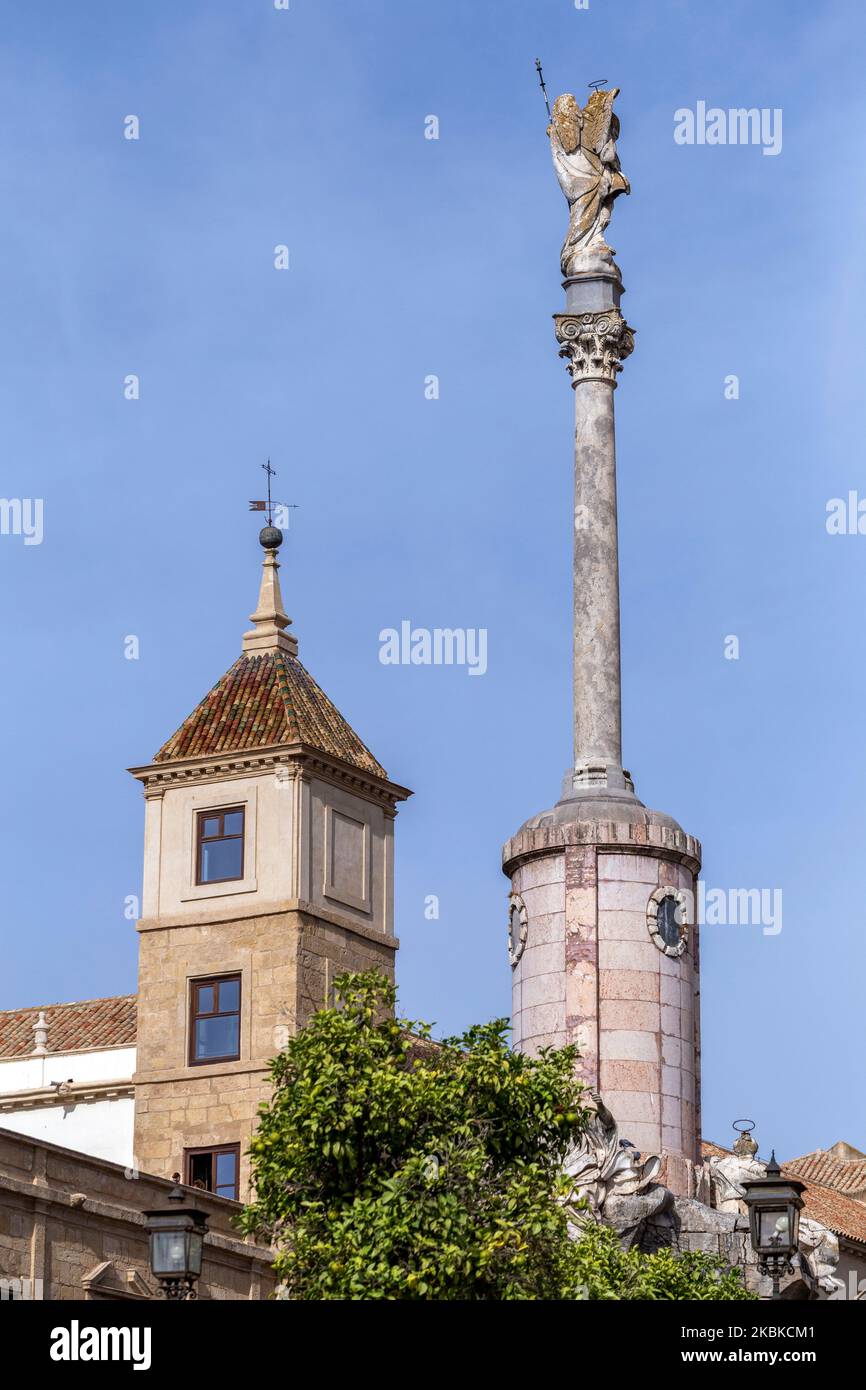 Cordoba, Spanien - 27. Oktober 2022: Turm der römisch-katholischen Diözese Cordoba, Spanien am 27. Oktober 2022 Stockfoto