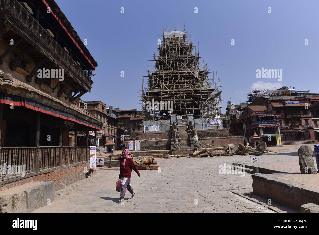 Der Bhaktapur Durbar Square, der zum UNESCO-Weltkulturerbe erklärt wurde, war am dritten Tag einer landesweiten 7-tägigen Sperre wegen Bedenken über die Ausbreitung des Corona-Virus (COVID-19) in Bhaktapur, Nepal, am Donnerstag, den 26. März 2020 leer. (Foto von Narayan Maharjan/NurPhoto) Stockfoto