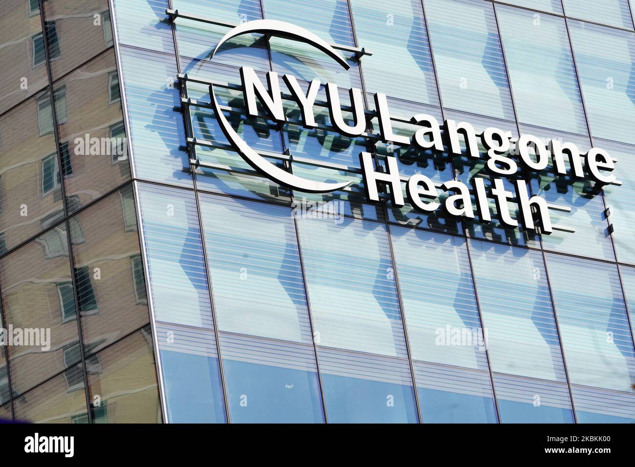 Ein Blick auf den NYU Langone Health Main Campus inmitten des Coronavirus-Ausbruchs (COVID-19) am 26. März 2020 in New York City (Foto: John Nacion/NurPhoto) Stockfoto