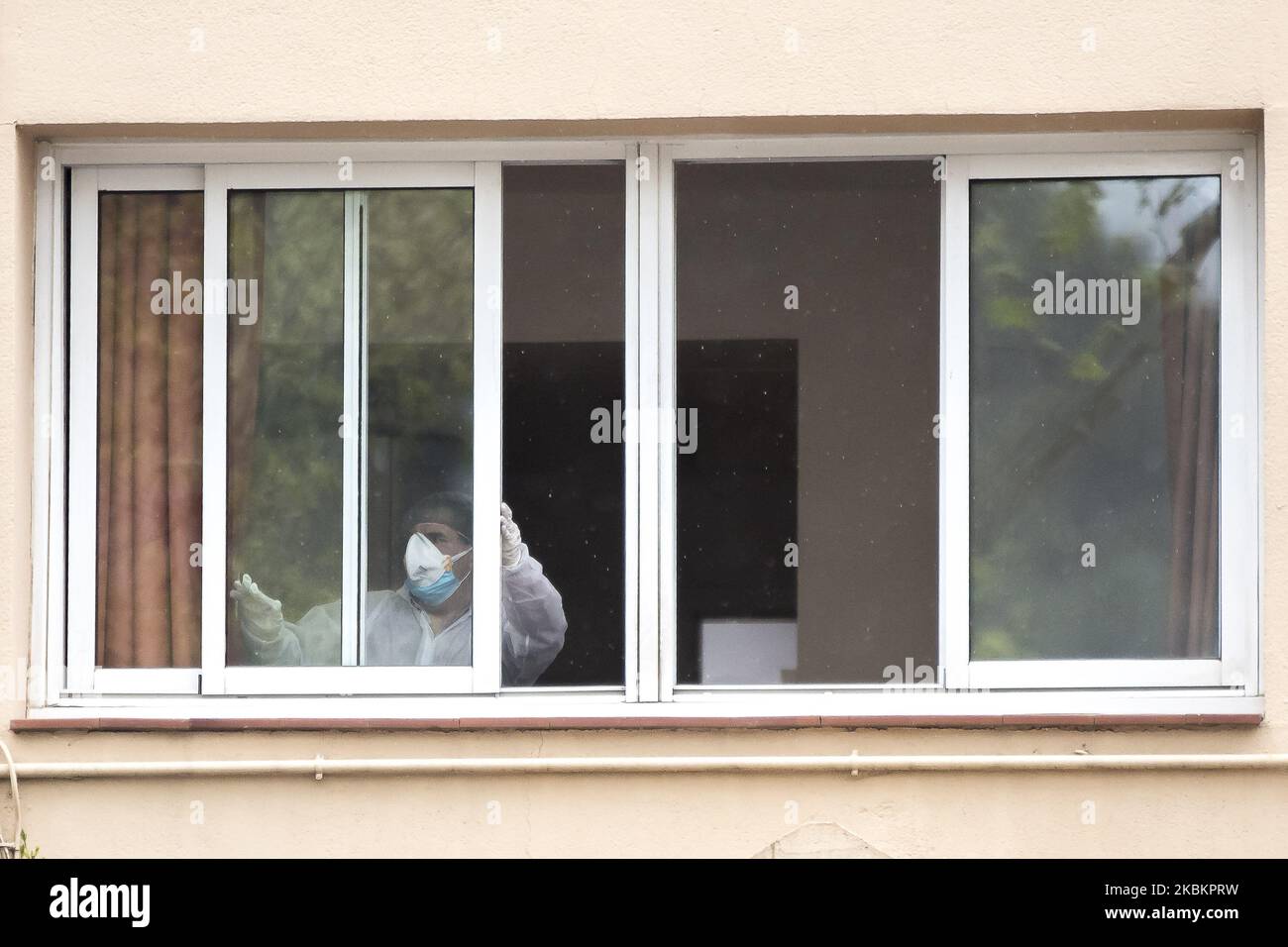 Mitglieder der Feuerwehr von Barcelona desinfizieren die Pflegeheime während der Coronavirus-Covid-19-Krise in Barcelona, Katalonien, Spanien am 30. März 2020. (Foto von Miquel Llop/NurPhoto) Stockfoto