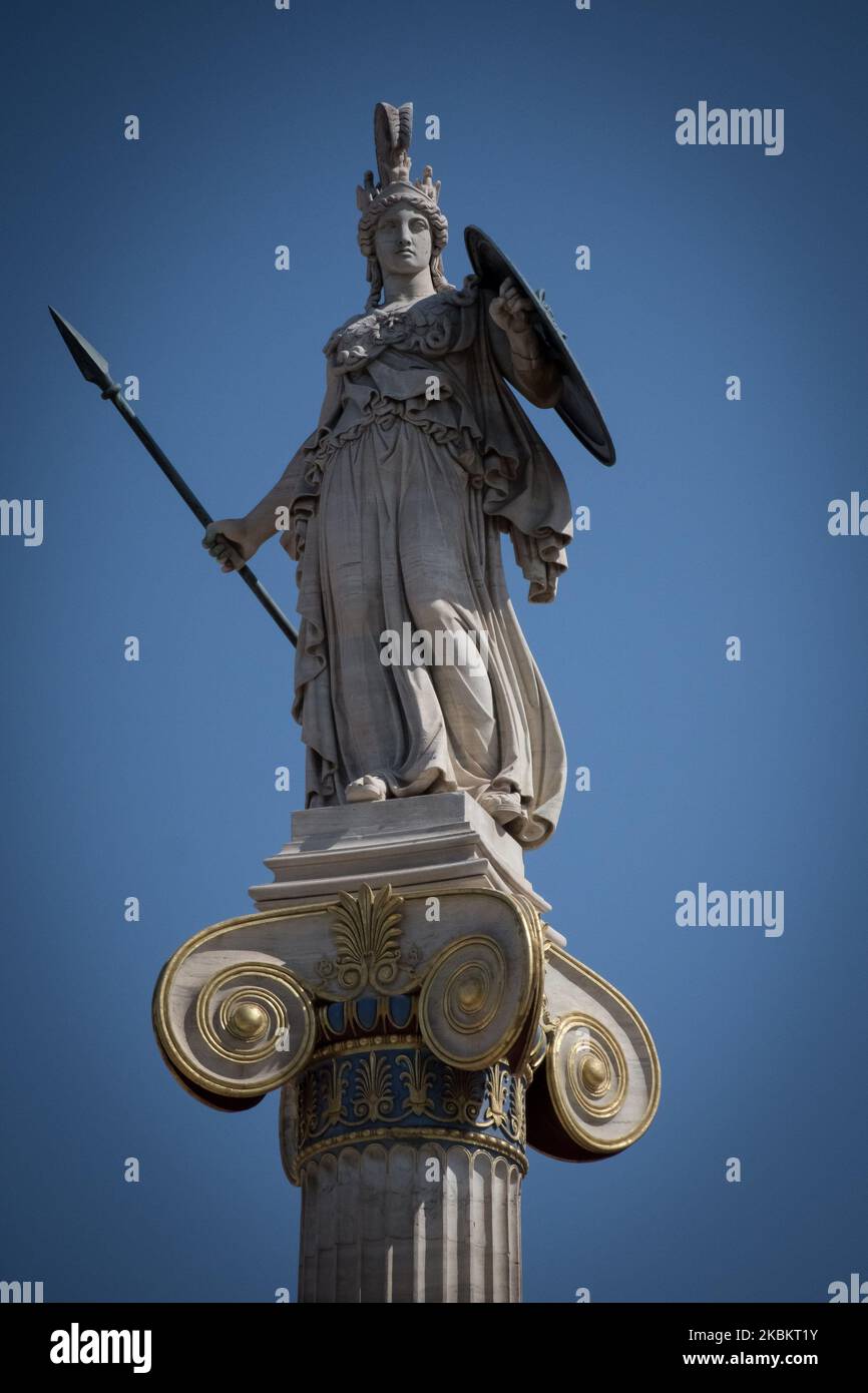 Eine Statue der antiken griechischen Göttin Athene, in Athen, Griechenland am 31. März 2020. (Foto von Nikolas Kokovlis/NurPhoto) Stockfoto