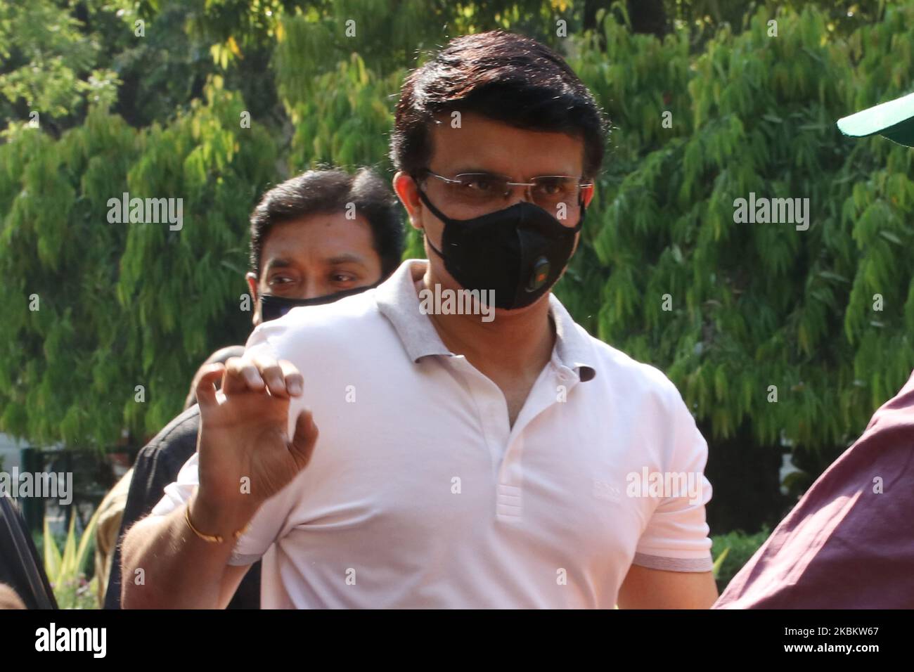 BCCI-Präsident und ehemaliger indischer Skipper Sourav Ganguly mit Maske am 01,2020. April in Belur Math im Howrah District, Westbengalen, Indien. Der Präsident des BCCI, Sourav Ganguly, spendete 2000 kg Reis für die Unterprivilegierten in Kalkutta. Ganguly, der letzte Woche zugesagt hatte, kostenlosen Reis im Wert von 50 Lakh zu liefern, besuchte die Belur Math inmitten einer landesweiten Sperre, um sein Versprechen zu erfüllen. (Foto von Debajyoti Chakraborty/NurPhoto) Stockfoto