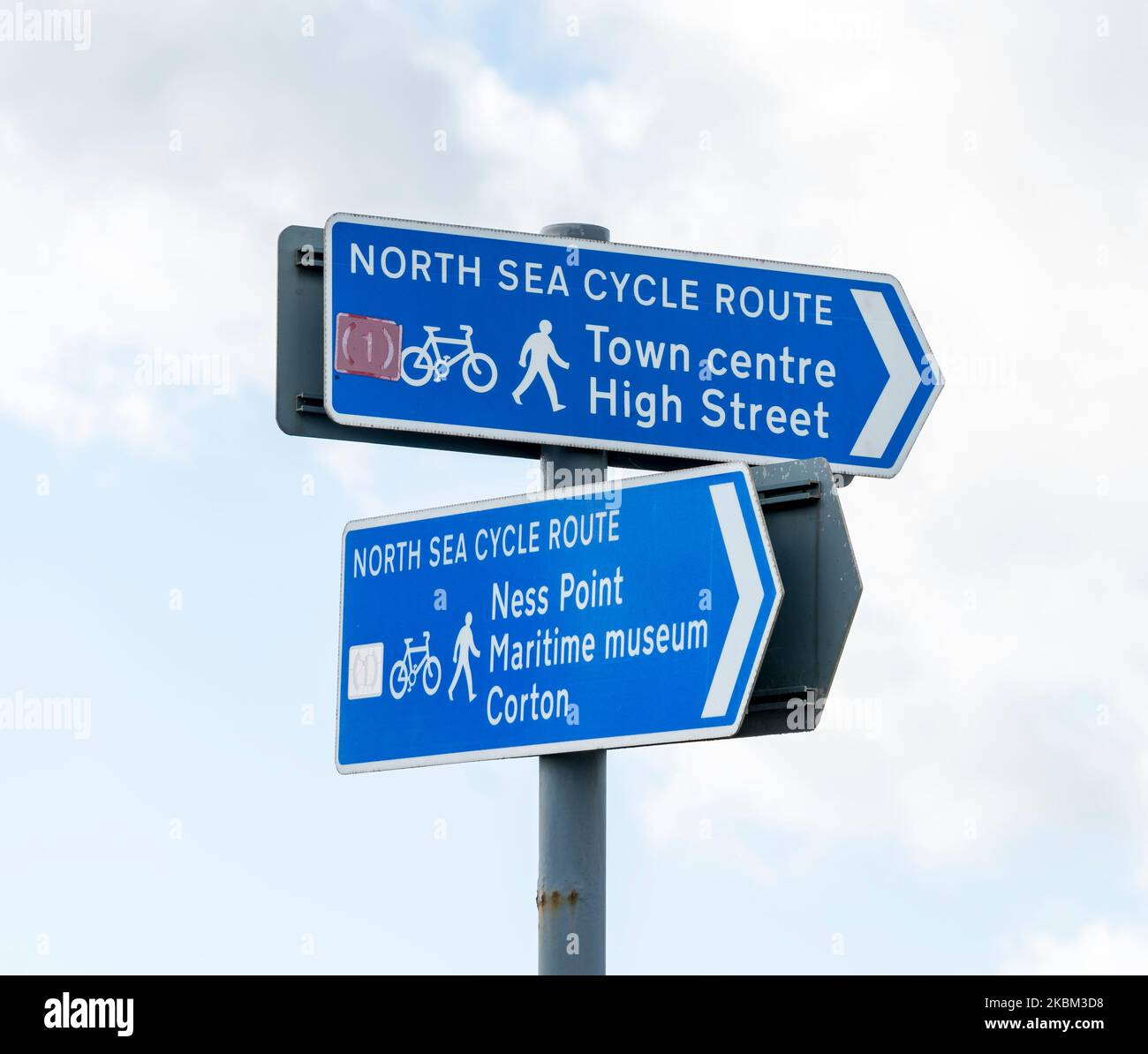 Beschilderung zum North Sea Cycle Route, der Radfahrer und Wanderer anführt Lowestoft Suffolk 2022 Stockfoto