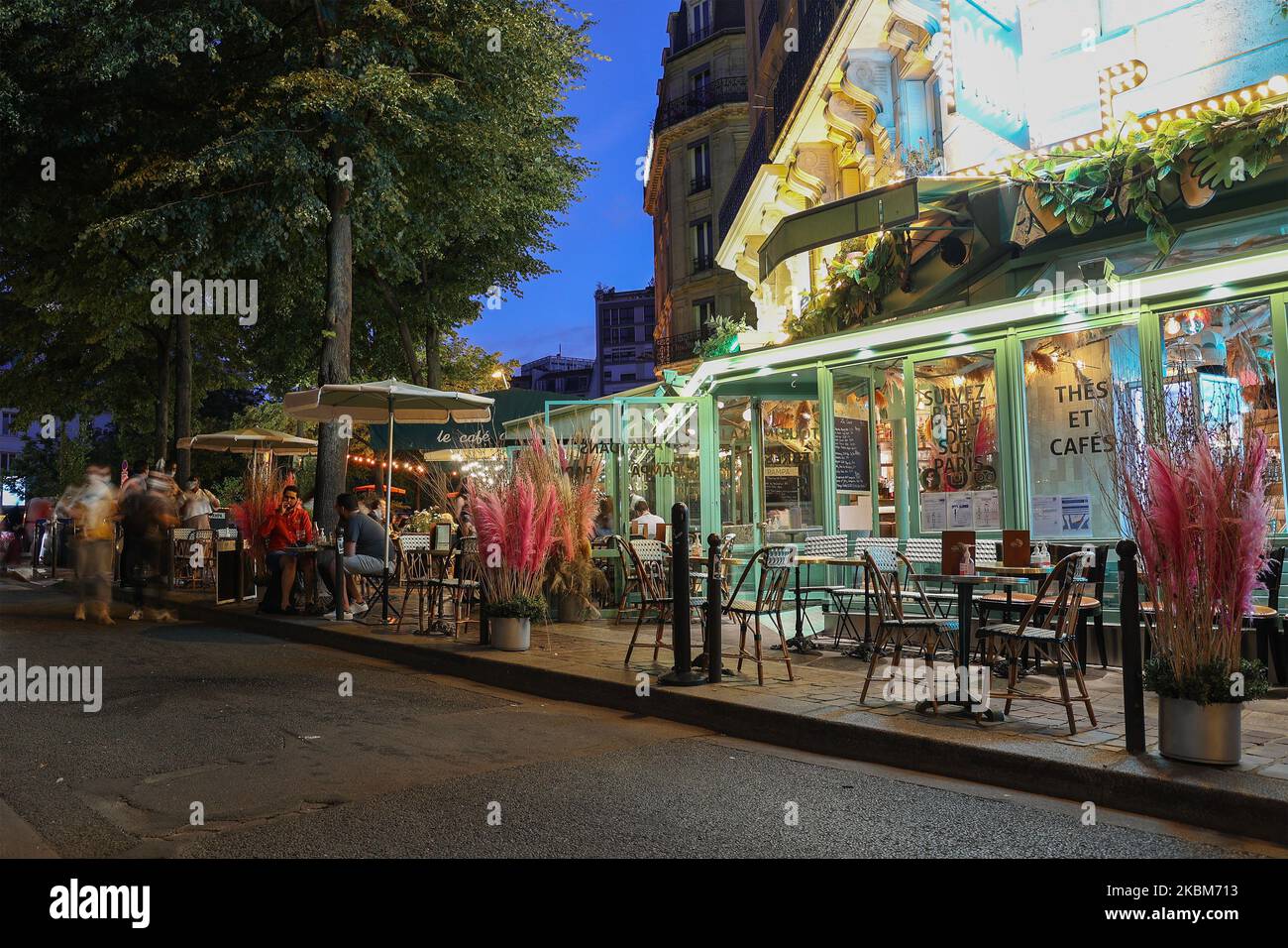 Cafés bei Nacht in Montparnasse, Paris, Frankreich Stockfoto