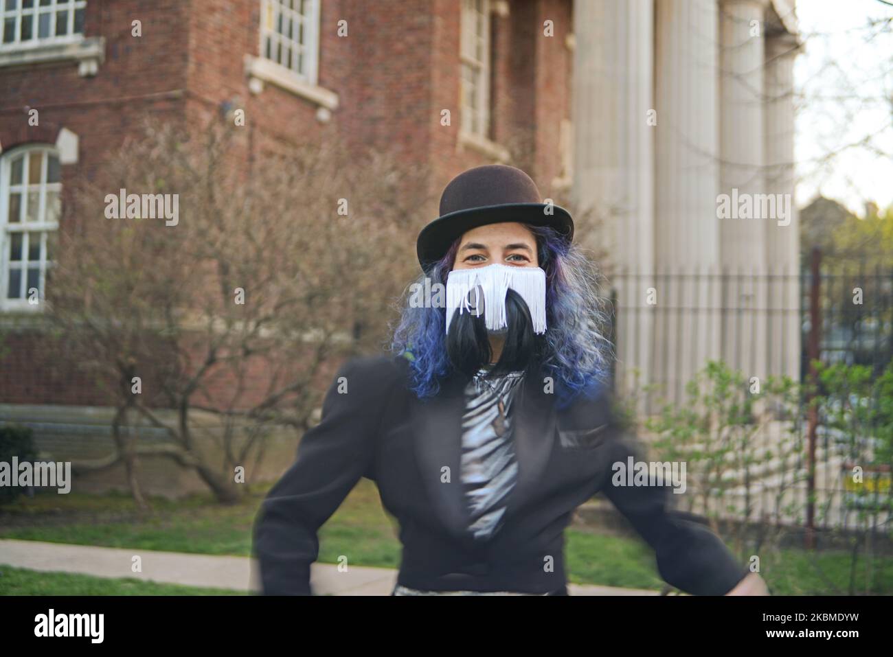 Kreative New Yorker in kreativen Quarantänemasken: Darya Mars, Ditmas Park, Software Engineer (Foto von B.A. Van Sise/NurPhoto) Stockfoto