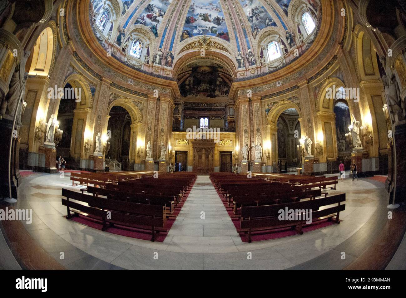Blick auf die königliche Basilika San Francisco el Grande, es ist eine katholische Kirche im historischen Zentrum von Madrid. Neoklassizistisch im Stil in der zweiten Hälfte des 18.. Jahrhunderts, sticht es durch seine Kuppel hervor, die die dritte mit dem größten Durchmesser ist. In Madrid. Spanien (Foto von Oscar Gonzalez/NurPhoto) Stockfoto