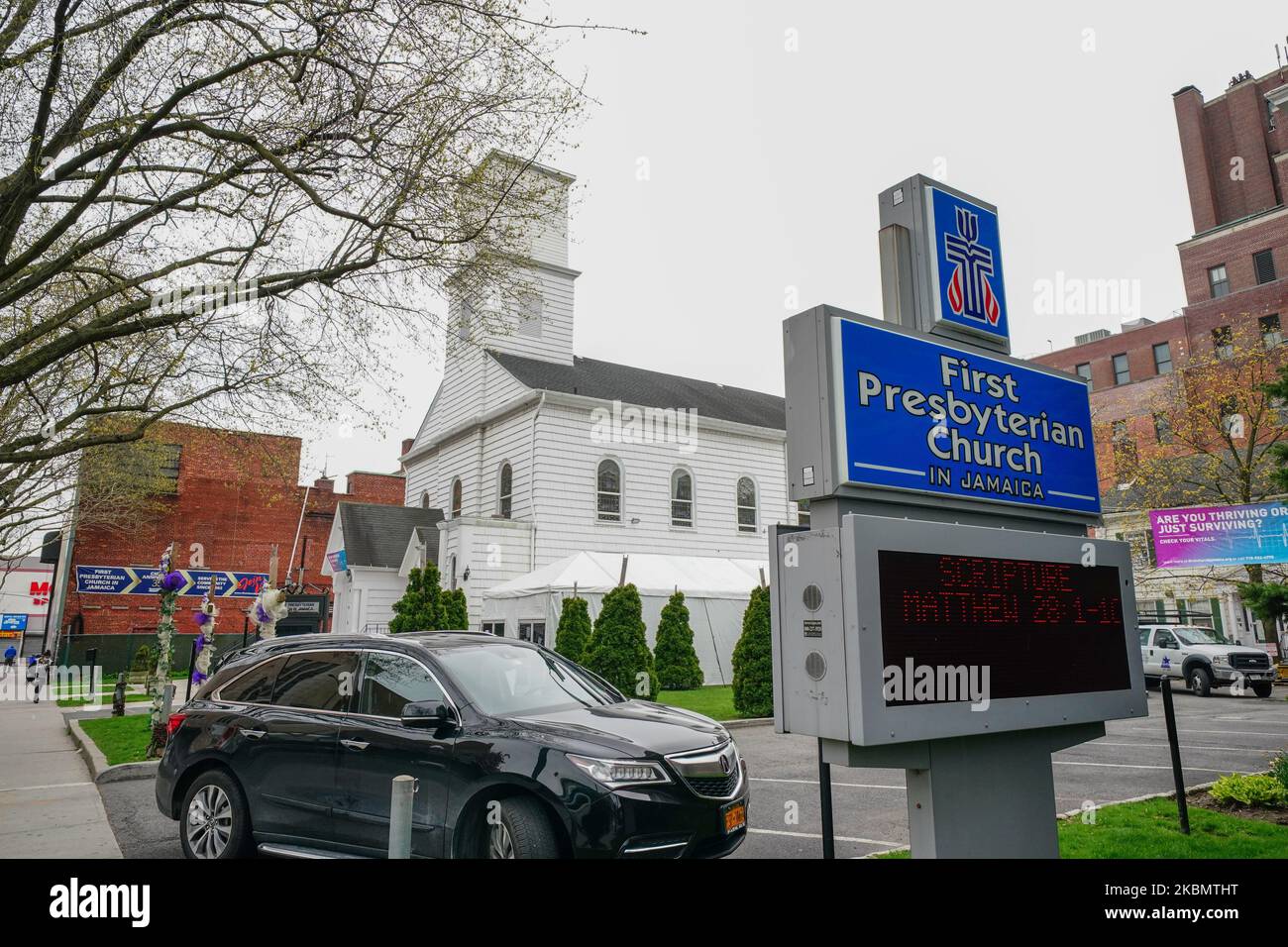 Ein Blick auf die First Presbyterian Church, die während der Coronavirus-Pandemie am 23. April 2020 eine Covid-19-Testklinik in Jamaika, Queens, New York, USA, eröffnete. (Foto von John Nacion/NurPhoto) Stockfoto