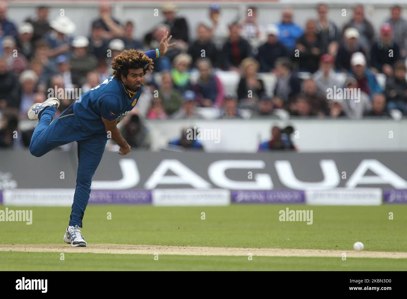 Lasith Malinga von Sri Lanka beim Bowling während der 2. ODI zwischen England und Sri Lanka am Emirates Riverside, Chester le Street am Sonntag, 25h. Mai 2014 (Foto: Mark Fletcher/MI News/NurPhoto) Stockfoto