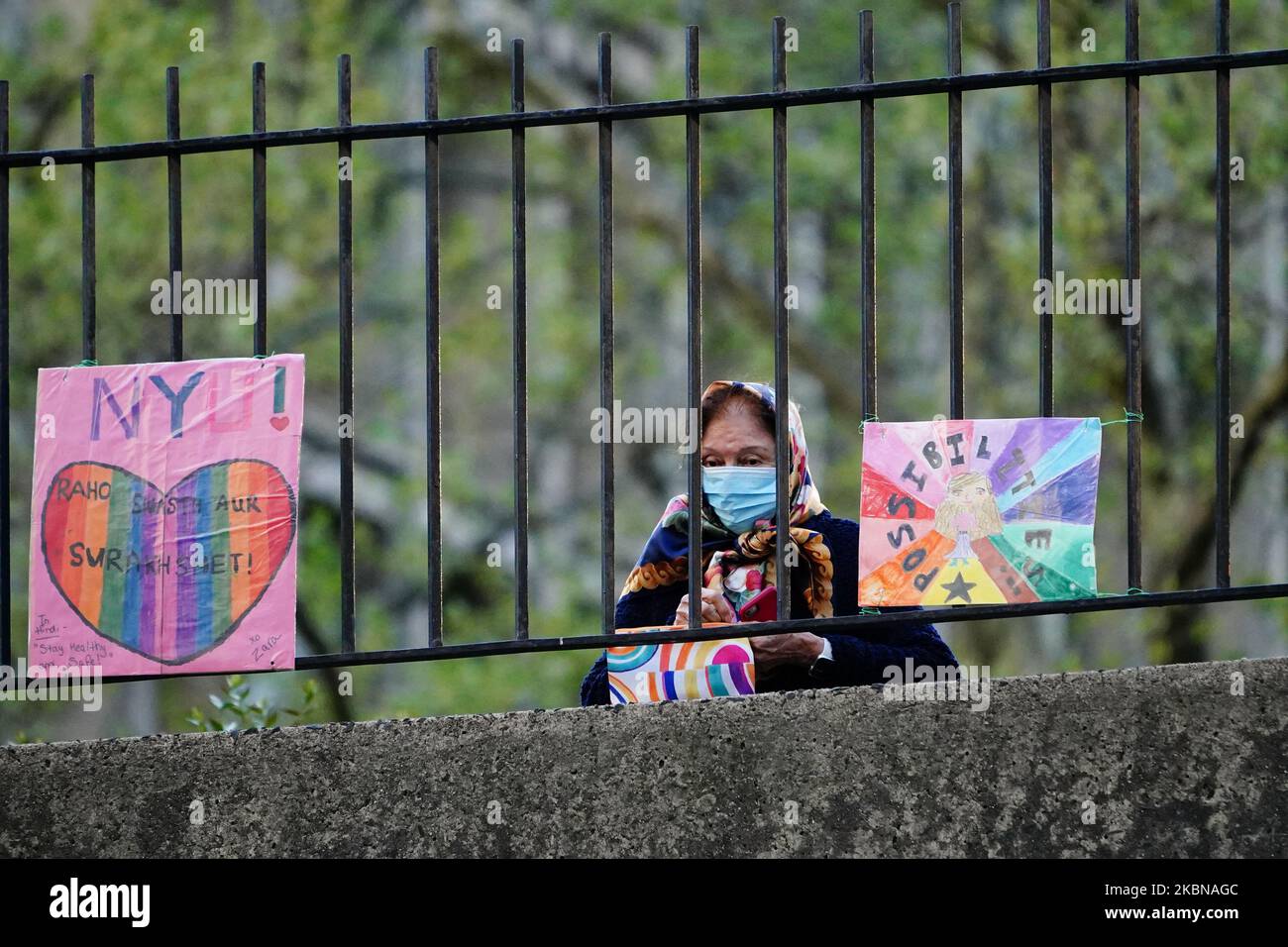 Eine Botschaft der Wertschätzung für medizinische Frontliner vor dem Krankenhaus der NYU Langone während der Coronavirus-Pandemie am 4. Mai 2020. (Foto von John Nacion/NurPhoto) Stockfoto