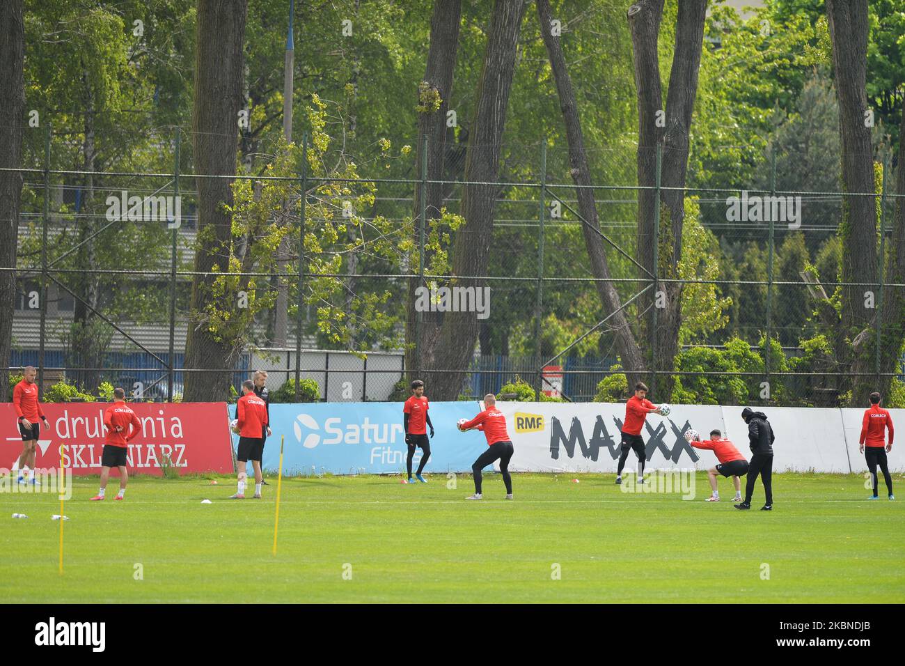 Cracovia Spieler gesehen während des ersten Trainings nach einer Pause durch die Coronavirus-Epidemie verursacht. Alle Klubs der polnischen PKO Ekstraklasa erhielten vom PZPN Medical Committee grünes Licht für die Organisation von Gruppenschulungen. Diese Entscheidung wurde getroffen, nachdem die Vereine SARS-CoV-2 Testergebnisse ihrer Spieler und anderer Teammitglieder erhalten hatten. Am Donnerstag, den 7. Mai 2020, in Krakau, Polen. (Foto von Artur Widak/NurPhoto) Stockfoto