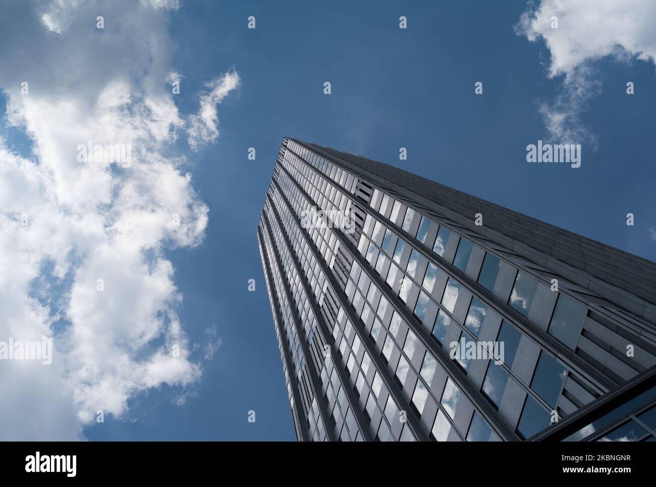 Das Gebäude der Europäischen Zentralbank (EZB) in Frankfurt am Main, Deutschland, am 31. Juli 2014, bekannt als Skytower 2013 Bauarbeiten des Architekten Coop Himmelbau, beherbergt den Hauptsitz der Agentur, eine der größten in der Europäischen Union (EU). Deutsch Frankfurt (Foto von Oscar Gonzalez/NurPhoto) Stockfoto