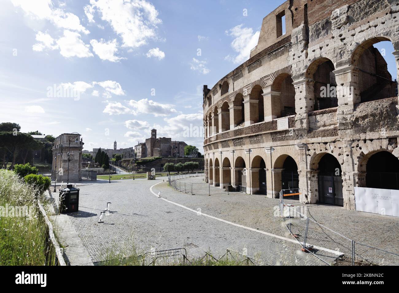 Ein Blick auf das Kolosseum während der ‘Fase 2’ (Phase 2) in Roma nach der Sperre des Landes aufgrund des Covid-19-Ausbruchs, Roma, 12.. Mai, Italien. (Foto von Matteo Trevisan/NurPhoto) Stockfoto