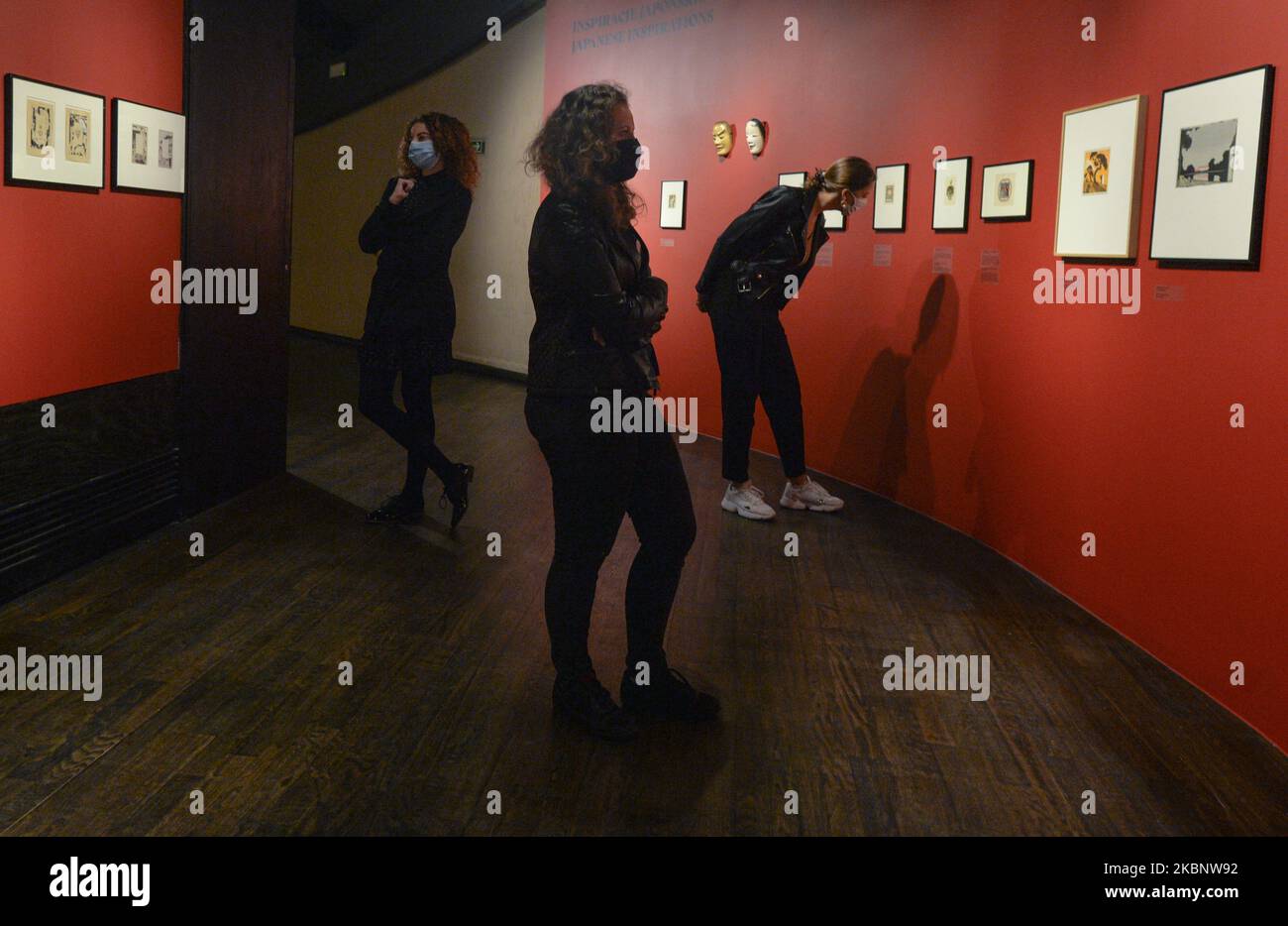 Die Menschen sehen „wie ein Traum! Emil Orlik in Japan' eine Ausstellung eines tschechischen Künstlers, im Manggha Museum of Japanese Art and Technology in Krakau. Am 15. Mai 2020 in Krakau, Polen. (Foto von Artur Widak/NurPhoto) Stockfoto