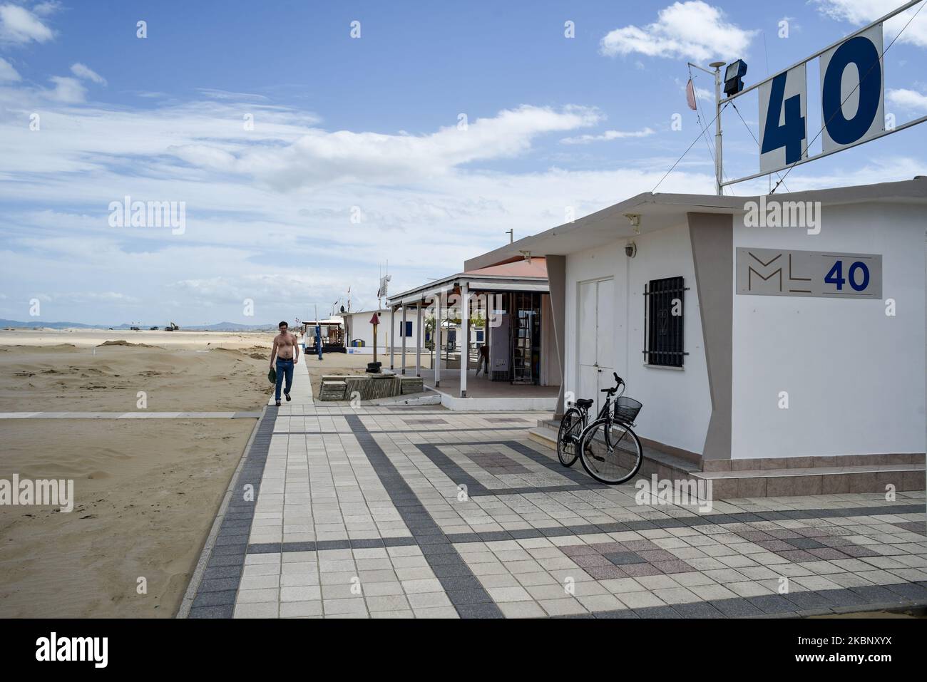 Eine der Badeanstalten an der Riviera Romagnola, die aufgrund des Coronavirus-Notfalls immer noch geschlossen ist. Rimini, Italien, 15. Mai 2020. (Foto von Andrea Savorani Neri/NurPhoto) Stockfoto