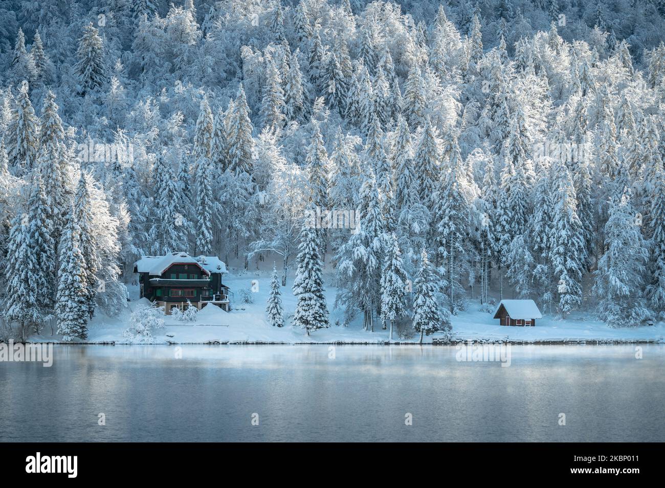 Schneemagie auf den Fusine Seen und im Wald von Tarvisio Stockfoto