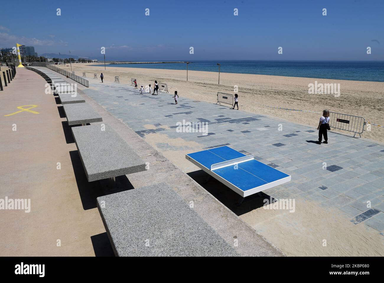 Die Strände sind am ersten Tag der Phase 0,5 der Entfindung in Barcelona, Spanien, am 18.. Mai 2020 noch für das Baden geschlossen. (Foto von Joan Valls/Urbanandsport/NurPhoto) Stockfoto