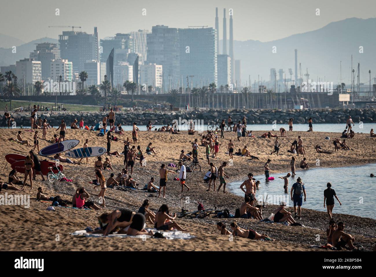 Menschen in Barcelona, Spanien, am 22. Mai 2020 während des Coronavirus-Notfalls. (Foto von Adria Salido Zarco/NurPhoto) Stockfoto