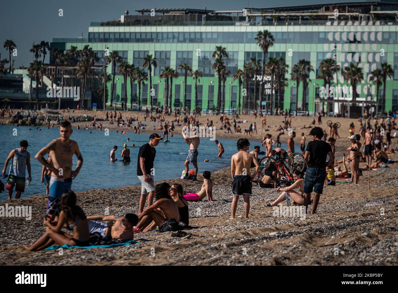 Menschen in Barcelona, Spanien, am 22. Mai 2020 während des Coronavirus-Notfalls. (Foto von Adria Salido Zarco/NurPhoto) Stockfoto