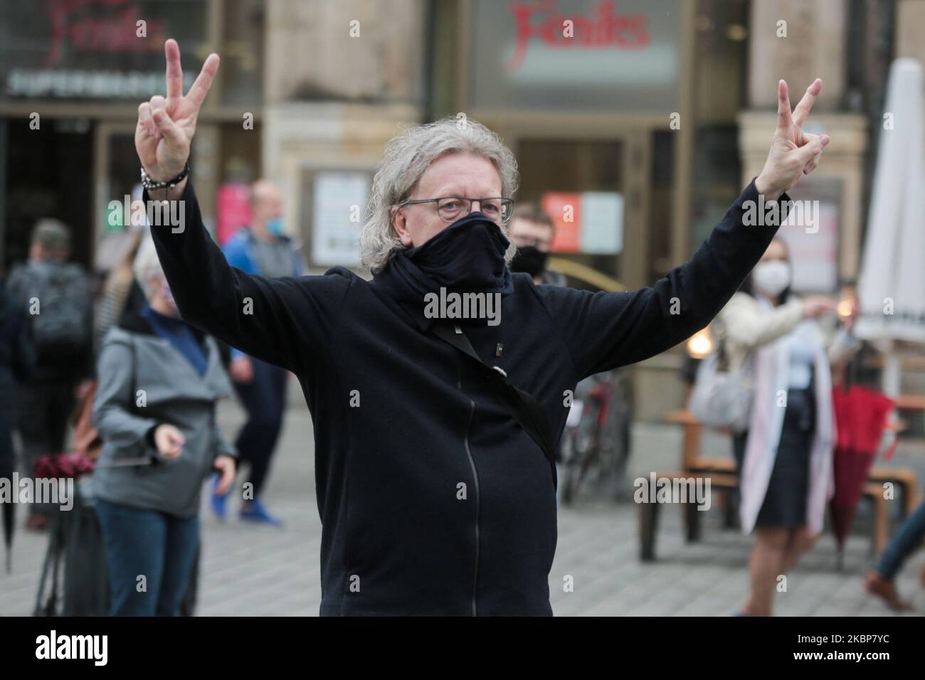 Krzysztof Mieszkowski, Mitglied des Parlaments, protestierte am 23. Mai 2020 in Breslau gegen die Zensur. Zum dritten Mal wurde in Breslau ein Spaziergang gegen die politische Situation im Land organisiert. Dieses Mal war das Hauptgegenstand der Opposition die Zensur. (Foto von Krzysztof Zatycki/NurPhoto) Stockfoto