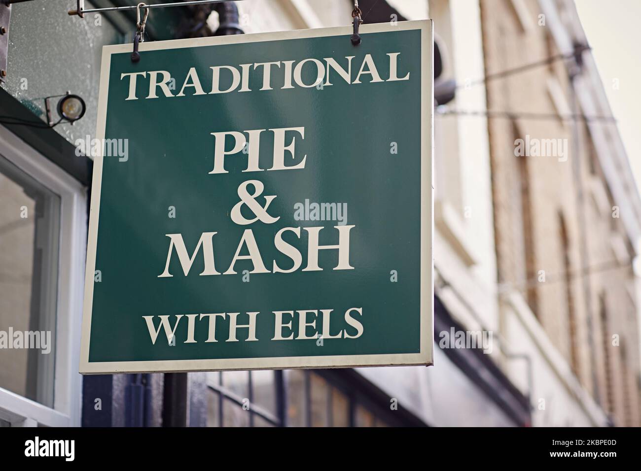 © 2022 John Angerson. Pie- und Mash-Shop, Greenwich Market. Greenwich, London. Stockfoto