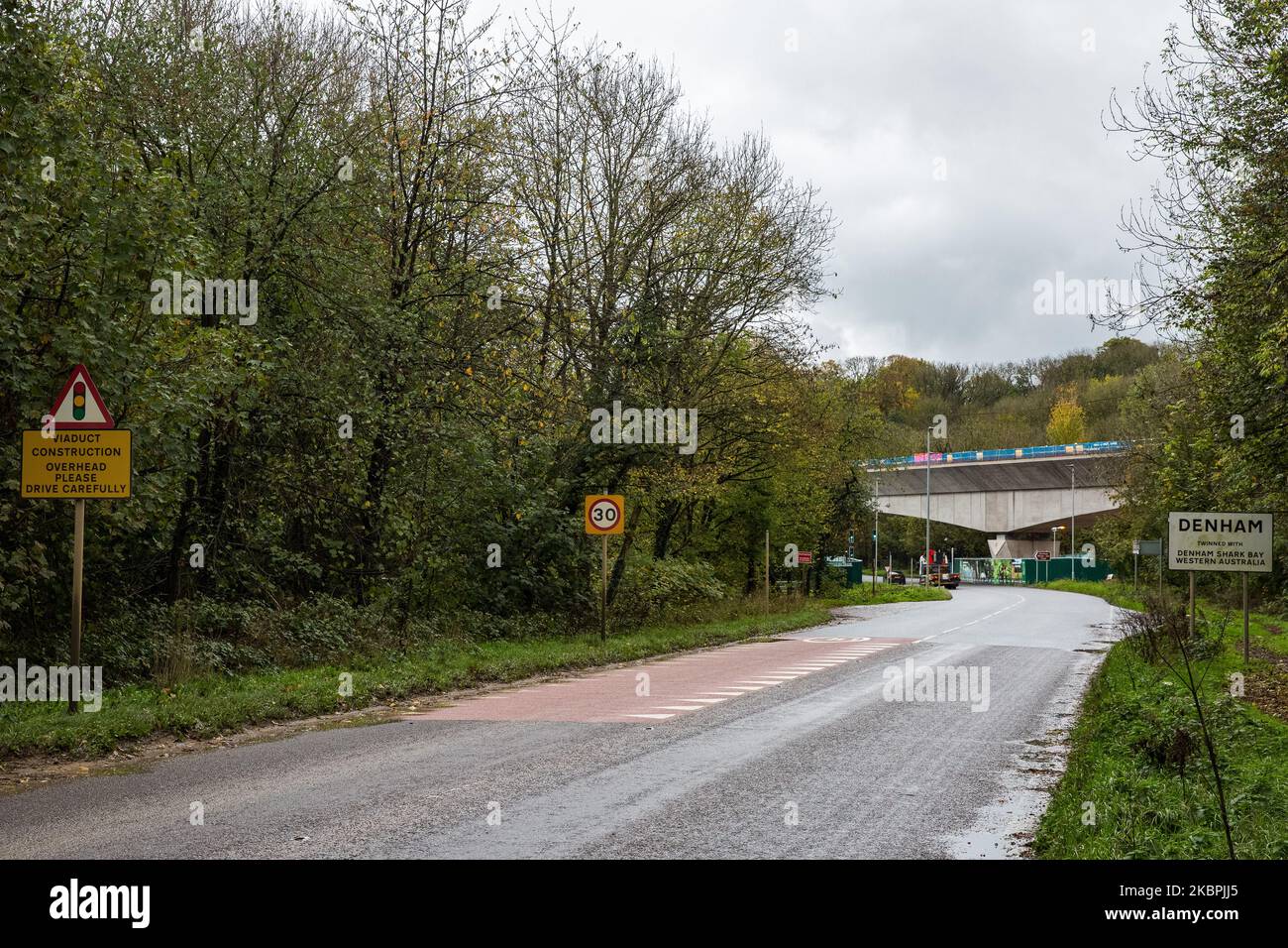 Denham, Großbritannien. 3.. November 2022. Die Bauarbeiten für das Viadukt des Colne Valley für die Hochgeschwindigkeitsstrecke HS2 sind abgebildet. Mark Harper, der neue Staatssekretär für Verkehr, hat mitgeteilt, dass die Regierung alle Optionen für das Projekt HS2 im Vorfeld der erwarteten Ausgabenkürzungen in der Herbsterklärung prüft. Die erste Phase zwischen London und Birmingham soll zwischen 2029 und 2033 eröffnet werden. Kredit: Mark Kerrison/Alamy Live Nachrichten Stockfoto