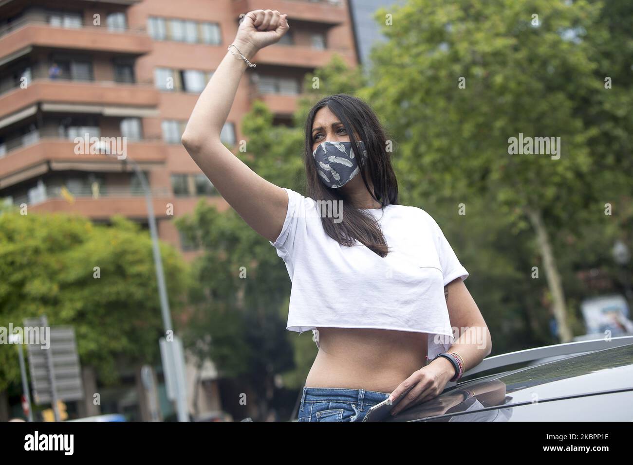 Arbeiter und Verwandte der NISSAN-Firma blockieren die Avinguda Diagonal in Barcelona mit ihren Fahrzeugen und versammeln sich am 4. Juni 2020 vor dem japanischen Konsulat und der Anwaltskanzlei Garrigues, die für die Verteidigung des japanischen Autokonzerns verantwortlich ist, in Barcelona, Spanien. (Foto von Albert Llop/NurPhoto) Stockfoto