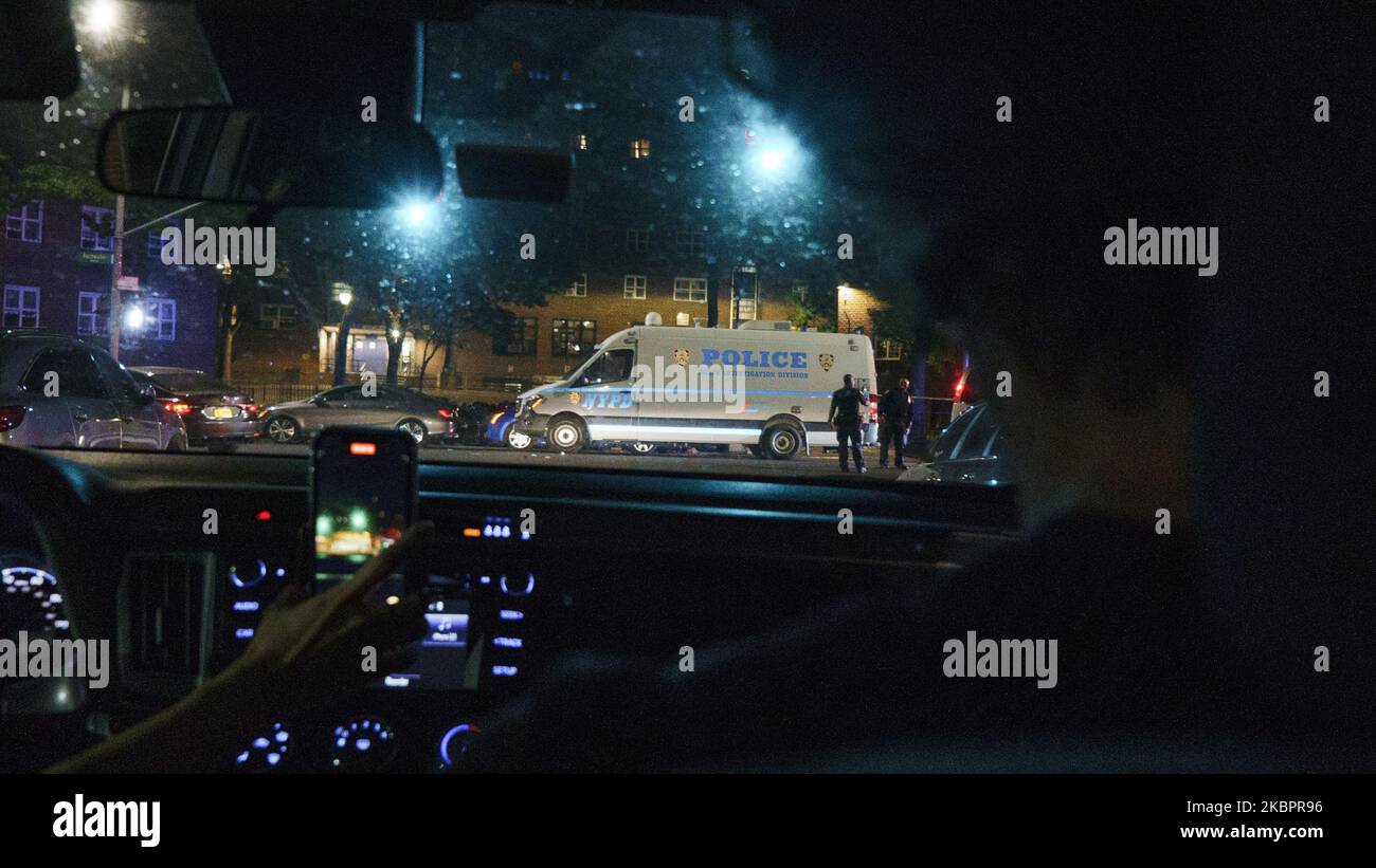 Am 3. Juni 2020 wurde in Manhattan, USA, ein Fahrzeug der Ermittler entdeckt, in dem zwei lachende Polizisten der NYPD Wache standen. (Foto von Shay Horse/NurPhoto) Stockfoto