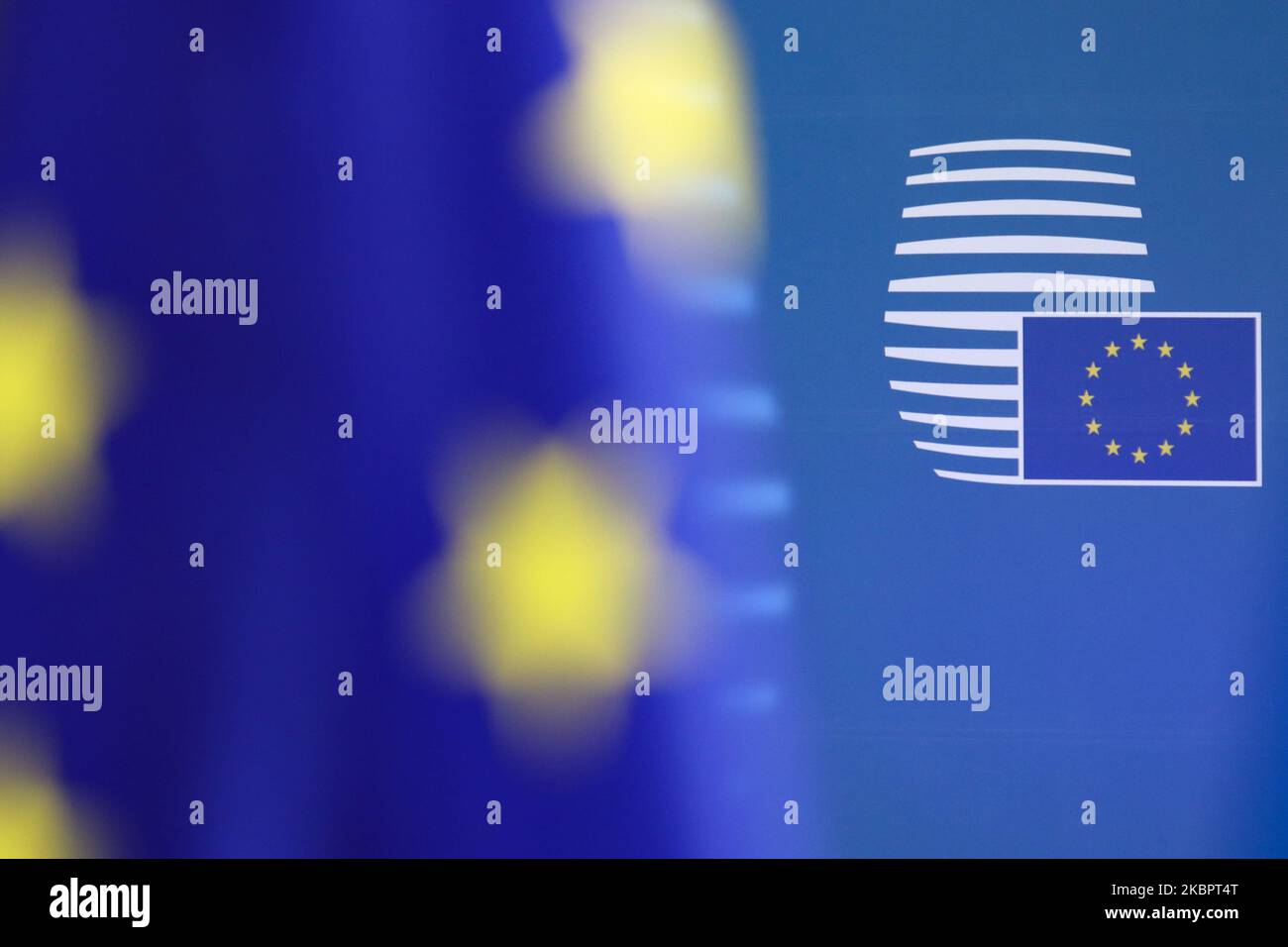 Symbollogo des Europäischen Rates. Flaggen von Europa oder Europäische Flagge ist das Symbol des Europarats und der Europäischen Union EU, wie man es bei den Nationalflaggen der Europäischen Nationen im Forum Europa Building in der belgischen Hauptstadt Brüssel sieht. Die EU-Flagge wurde von Arsène Heitz und Paul M. G. Lévy entworfen. Brüssel, Belgien - 21. Februar 2020 (Foto von Nicolas Economou/NurPhoto) Stockfoto