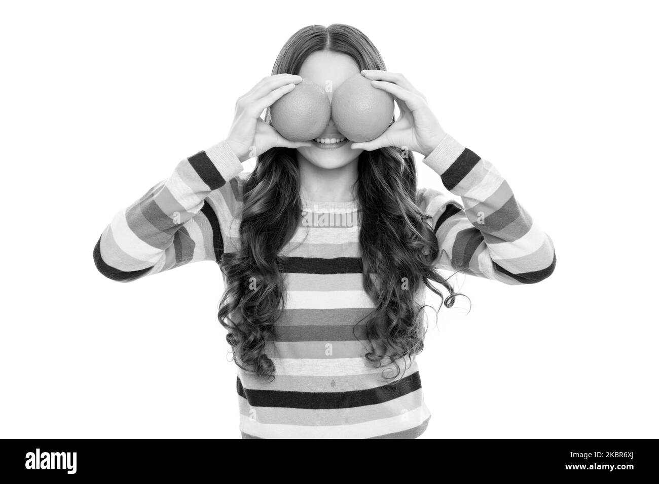 Aussehen. Vitamin und Diät. Kind, das gesunde Nahrung isst. Gesundheit im Kindesalter. Zitrusfrüchte. Stockfoto