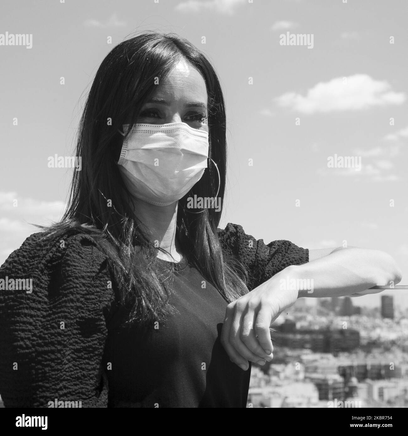 Der Vizebürgermeister von Madrid, Begoña Villacis, nimmt an der Wiedereröffnung des Riu Plaza España Hotels Teil, nachdem es wegen des Coronavirus-Ausbruchs am 15. Juni 2020 in Madrid, Spanien, drei Monate lang geschlossen worden war. Spanien hat die von ihm verhängte Sperre zur Eindämmung der Ausbreitung von Covid-19, die im ganzen Land zum Tod von mehr als 27.000 Menschen führte, weitgehend beendet. Diese Woche befinden sich alle Regionen in Phase zwei oder drei, einen Monat nachdem ganz Spanien am 4. Mai 2020 mit Phase Null begonnen hat. (Foto von Oscar Gonzalez/NurPhoto) Stockfoto