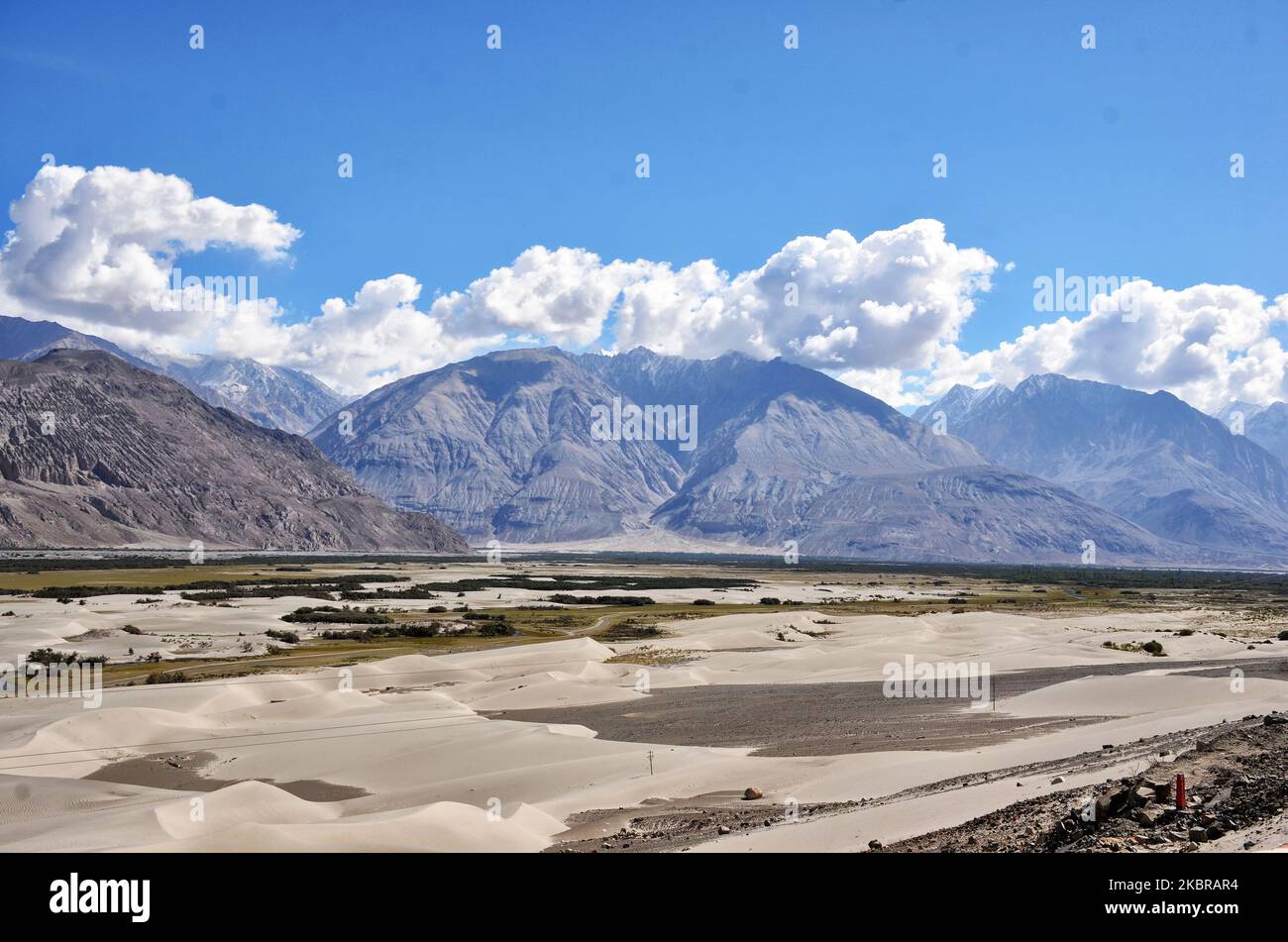 Ein Panoramablick auf den Pangong-See im Ladakh-Tal am 18. Juni 2020. Der schlimmste Späher zwischen Indien und China in der umstrittenen Terriory hat am Montag 20 Soldaten der indischen Armee bei einem Zusammenstoß mit chinesischen Truppen im Galwan-Tal getötet, dies gilt als die größte militärische Konfrontation seit über fünf Jahrzehnten. (Foto von Muzamil Mattoo/NurPhoto) Stockfoto