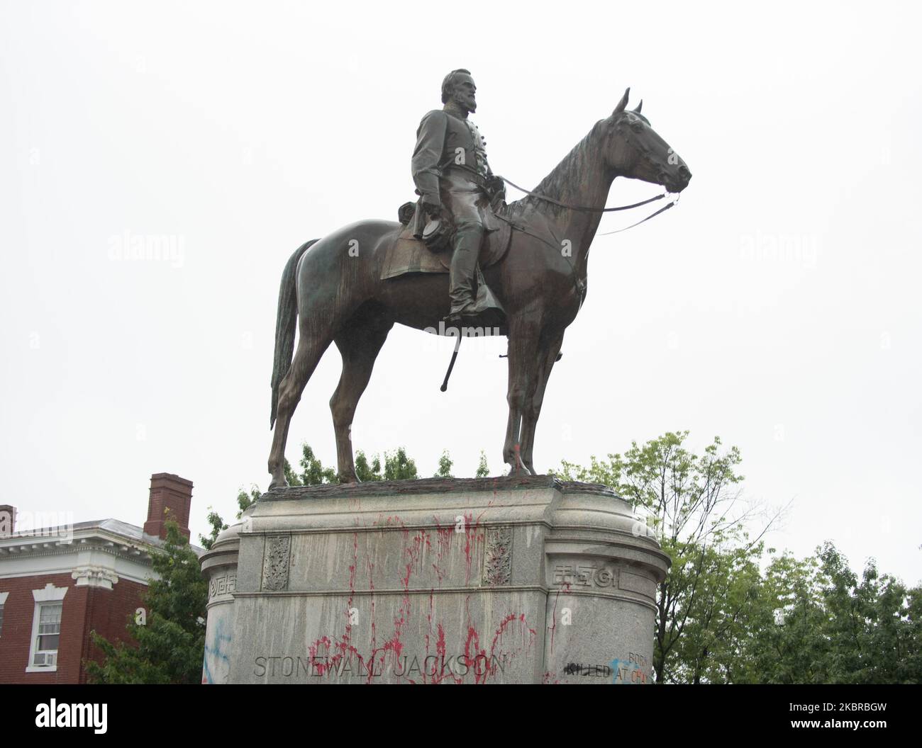 Das Richmond Virginia-Denkmal für den konföderierten General Stonewall Jackson ist in Richmond, VA, 18.. Juni 2020, mit Graffiti und roten Schmerzen bedeckt. (Foto von Zach D Roberts/NurPhoto) Stockfoto