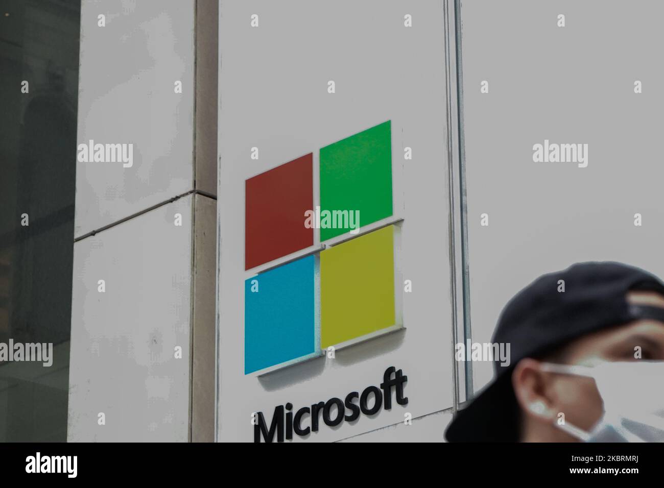 Microsoft, um dauerhaft schließen alle seine Einzelhandelsgeschäfte. Microsoft-Standorte in NYC, London, Sydney und Redmond werden in Erlebniszentren verwandelt, wenn Manhattan in die Phase 2 der Wiedereröffnung geht, nachdem die Beschränkungen zur Eindämmung der Coronavirus-Pandemie am 26. Juni 2020 in New York City auferlegt wurden. Phase 2 ermöglicht die Wiedereröffnung von Büros, Ladengeschäften, Restaurants im Freien, Friseuren und Schönheitssalons sowie zahlreichen anderen Unternehmen. Phase 2 ist die zweite der vom Staat festgelegten vier Phasen. (Foto von John Nacion/NurPhoto) Stockfoto