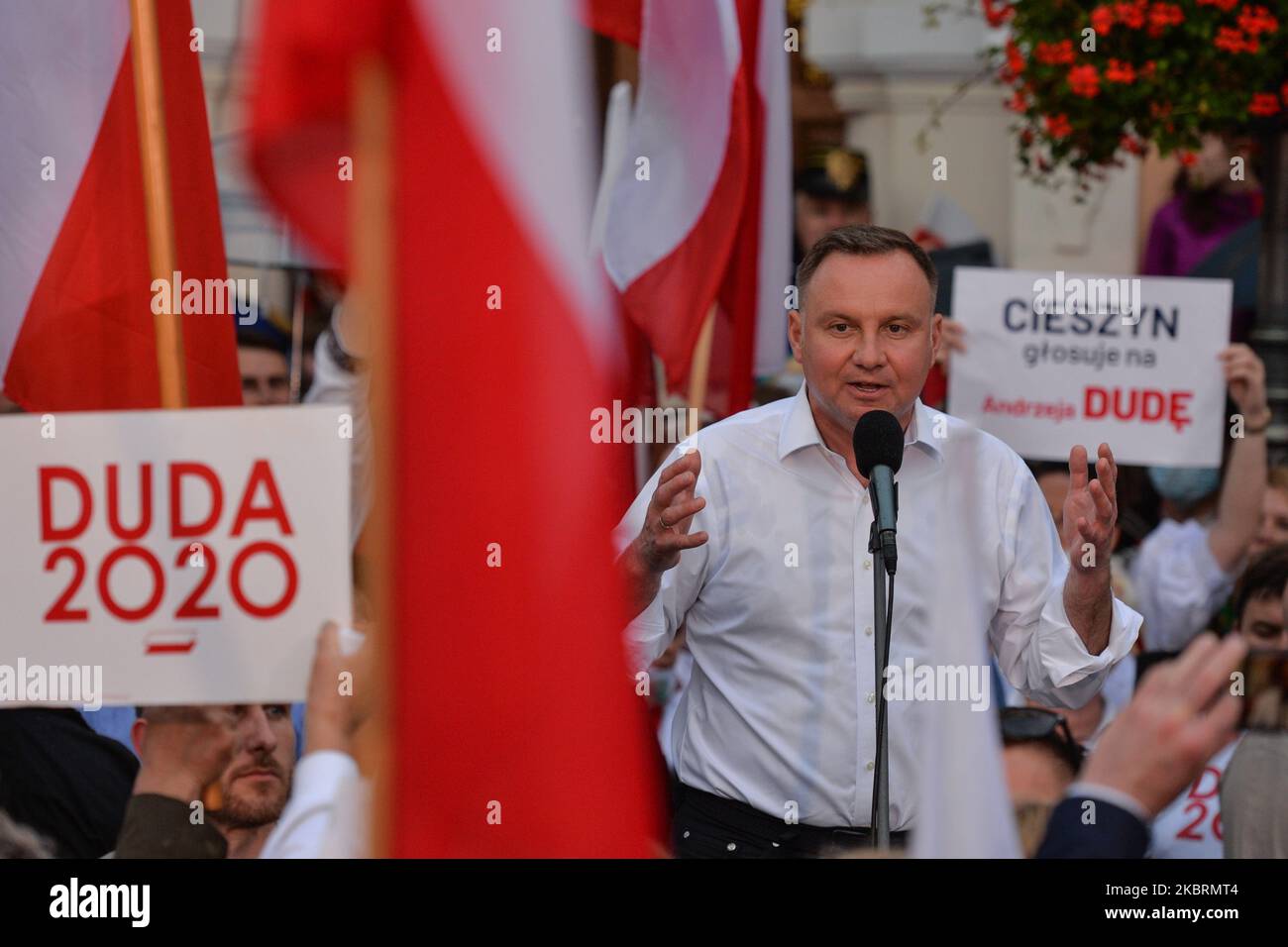 Andrzej Duda, der derzeitige polnische Präsident und Kandidat für die Präsidentschaftswahl 2020, spricht am letzten Tag seines Präsidentschaftswahlkampfs in Skoczow zu seinen Anhängern. Am Freitag, den 26. Juni 2020, Woiwodschaft Schlesien, Polen. (Foto von Artur Widak/NurPhoto) Stockfoto