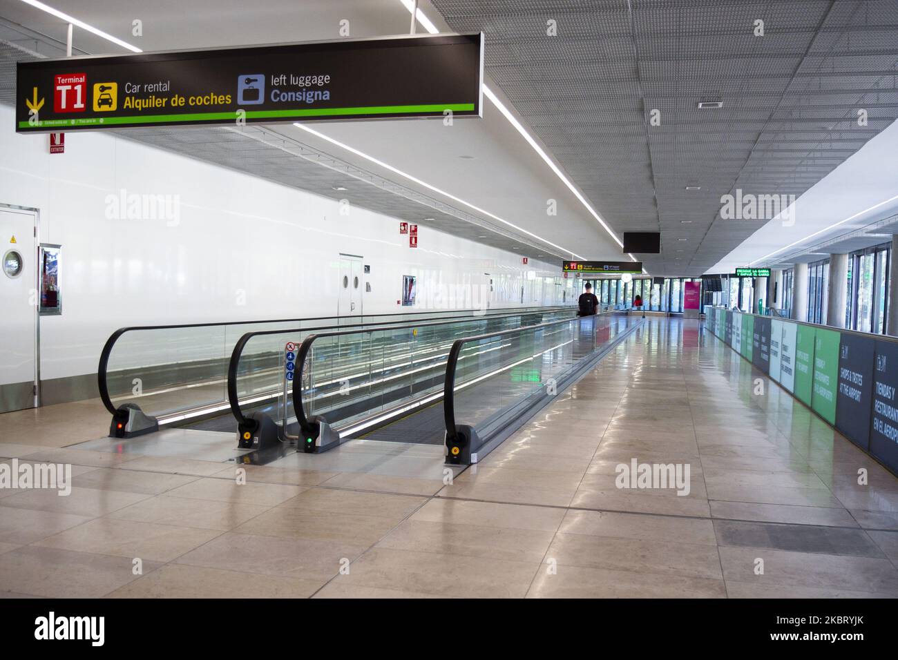 Sehen Sie sich das im Terminal 1 des Flughafens Barajas am 01. Juli 2020 in Madrid, Spanien an. Internationale Flüge, die aufgrund der neuartigen Coronavirus-Pandemie (COVID-19) im Land ausgesetzt wurden, konnten am 15.. Juni in erster Linie für EU-Länder wieder aufgenommen werden, wodurch heute weitere nicht-EU-Länder hinzukommen (Foto: Oscar Gonzalez/NurPhoto) Stockfoto