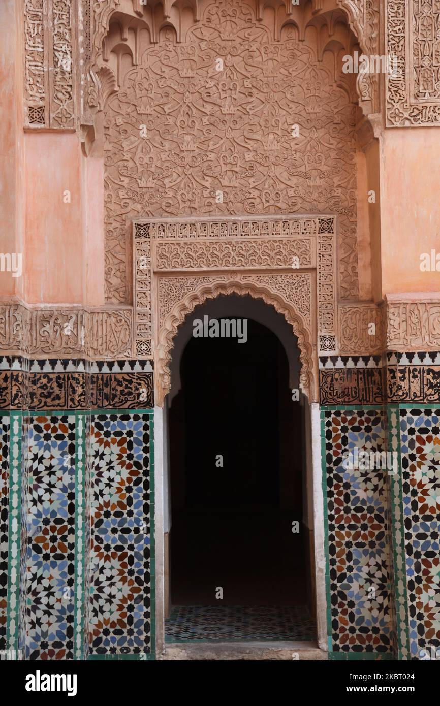 Ben Youssef Madrasa (Medersa Ben Youssef) in der Medina (Altstadt) von Marrakesch (Marrakesch) in Marokko, Afrika, am 5. Januar 2016. Die Ben Youssef Madrasa ist die größte Madrasa (islamische Hochschule oder Koranschule) in Marokko und eine der größten und wichtigsten in Nordafrika. Im 14.. Jahrhundert gegründet und später erweitert, beherbergte es einst mehr als 900 Studenten in seinen exquisiten Mauern. Die Madrasa wurde 1960 nicht mehr als islamische Hochschule genutzt, ist aber nach wie vor eines der schönsten Gebäude in Marrakesch. (Foto von Creative Touch Imaging Ltd./NurPhoto) Stockfoto