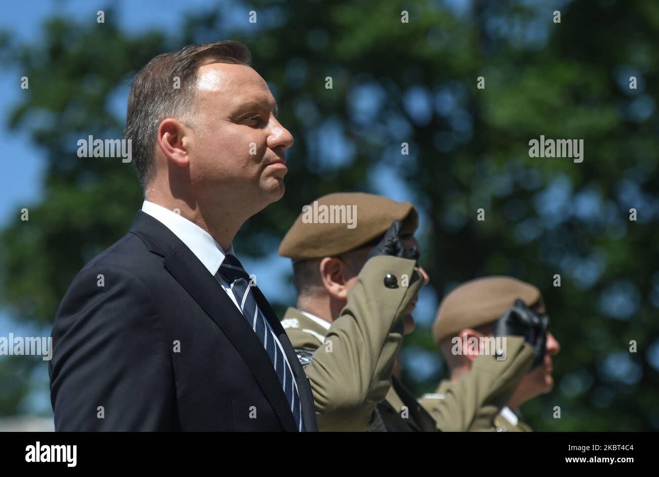 Andrzej Duda, der derzeitige polnische Präsident und Kandidat für die Präsidentschaftswahl 2020, trifft seine Anhänger während einer Wahlkampfkundgebung in Nowa Deba Duda, der Gewinner der ersten Runde der Präsidentschaftswahlen in der vergangenen Woche wird sich dem Bürgermeister von Warschau, Rafal Trzaskowski, In der zweiten Runde am 12.. Juli. Am 5. Juli 2020 in Nowa Deba, Woiwodschaft Podkarpackie, Polen. (Foto von Artur Widak/NurPhoto) Stockfoto