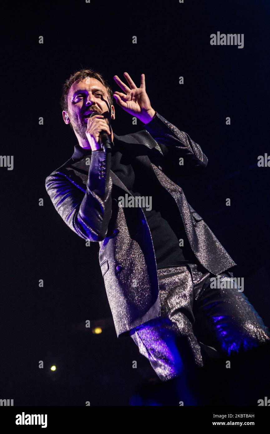 Cesare Cremonini tritt am 29 2014. Oktober beim Mediolanum Forum in Mailand, Italien, live auf (Foto: Mairo Cinquetti/NurPhoto) Stockfoto