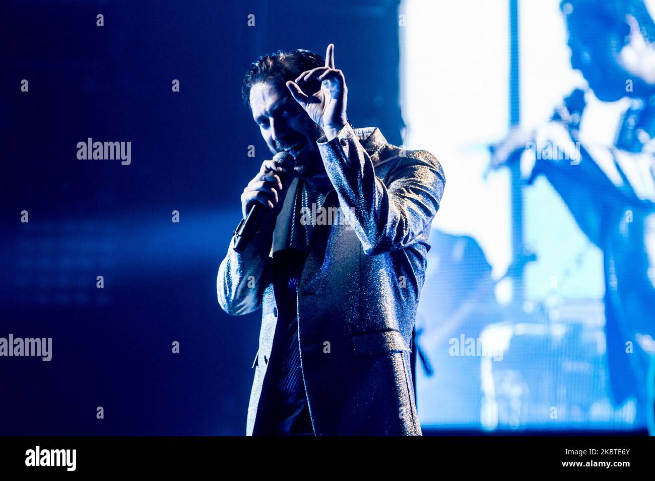 Cesare Cremonini tritt am 13 2015. November im Mediolanum Forum in Mailand, Italien, live auf (Foto: Mairo Cinquetti/NurPhoto) Stockfoto