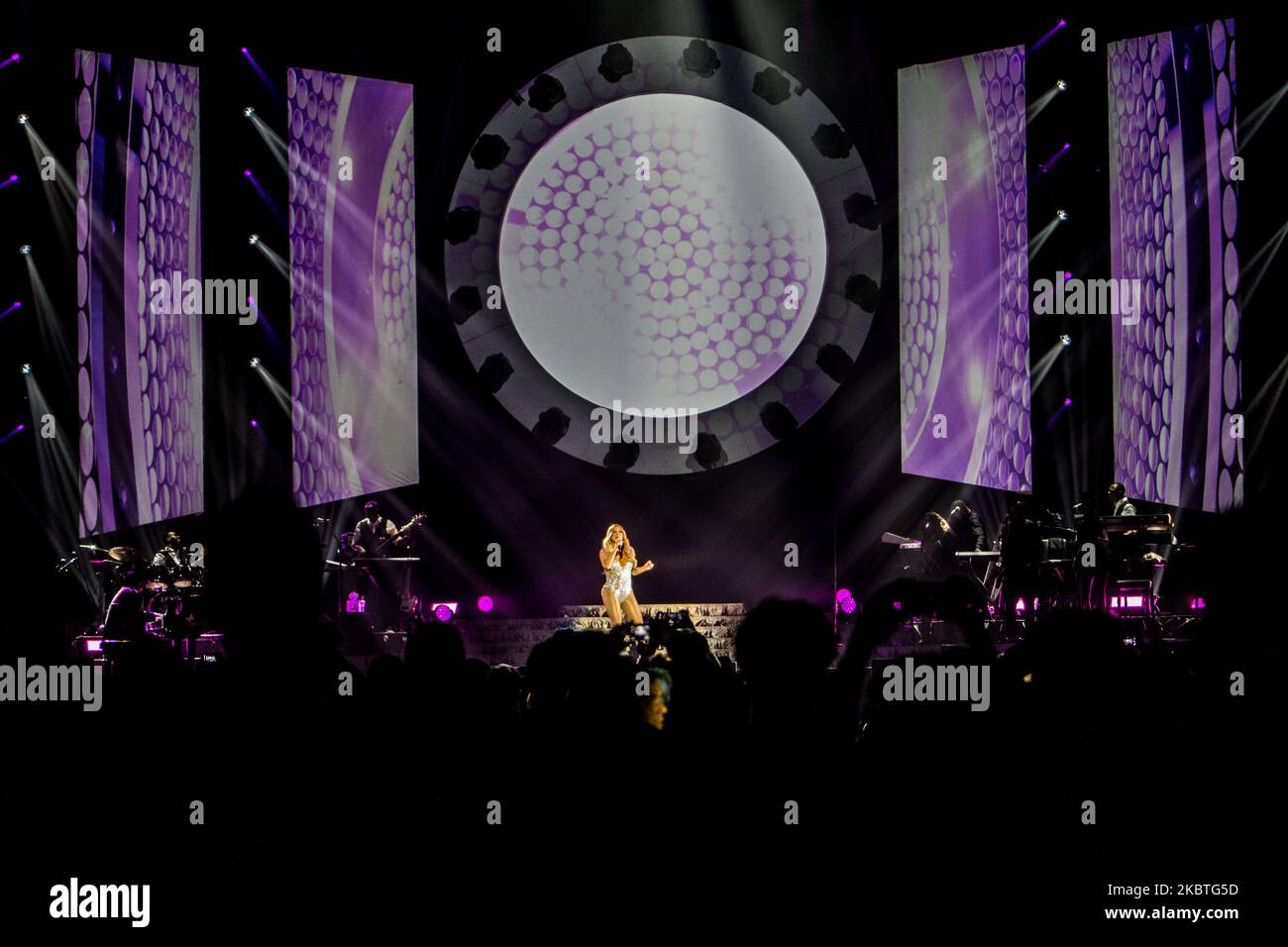 Mariah Carey tritt am 16 2016. April beim Mediolanum Forum in Mailand, Italien, live auf (Foto: Mairo Cinquetti/NurPhoto) Stockfoto