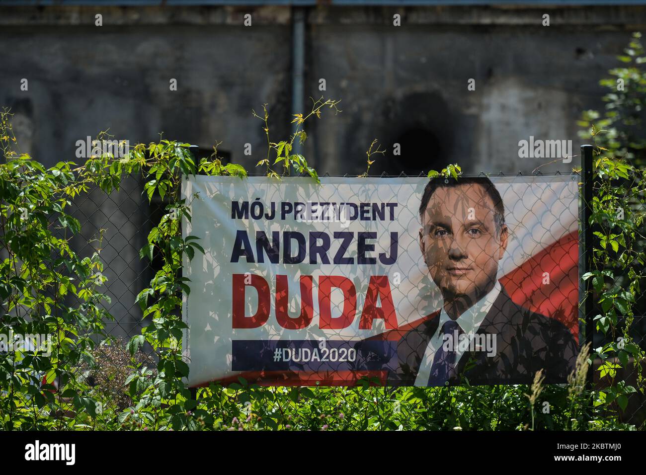 Ein offizielles Wahlbanner von Andrzej Duda, dem wiedergewählten Präsidenten Polens. Am 14. Juli 2020 in Krakau, Polen. (Foto von Artur Widak/NurPhoto) Stockfoto