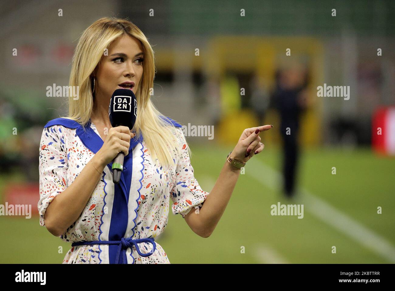 Diletta Leotta an der Spielfeldseite vor dem Spiel der Serie A zwischen AC Mailand und dem FC Bologna im Stadio Giuseppe Meazza am 18. Juli 2020 in Mailand, Italien. (Foto von Giuseppe Cottini/NurPhoto) Stockfoto
