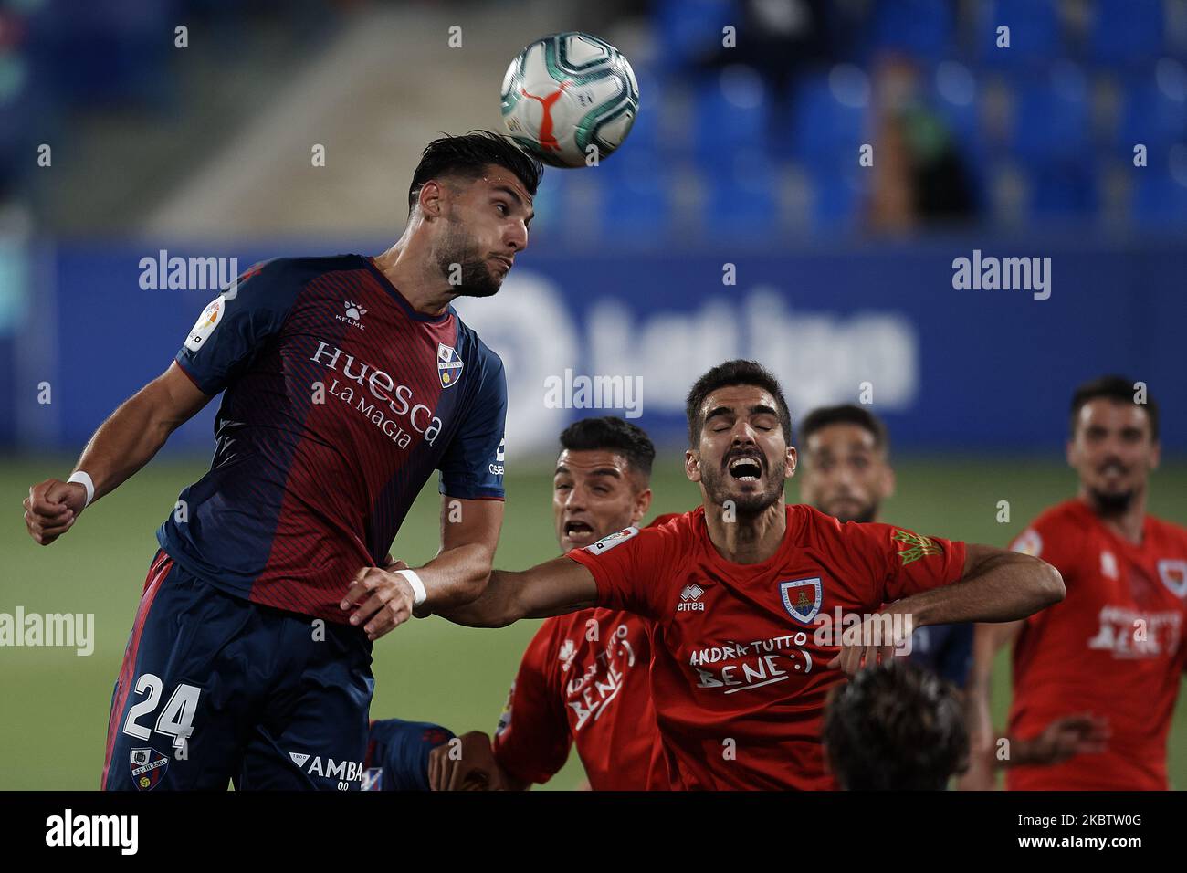 Rafa mir von Huesca schießt beim Spiel der La Liga Smartbank zwischen SD Huesca und CD Numancia am 17. Juli 2020 im estadio El Alcoraz in Huesca, Spanien, auf das Tor. (Foto von Jose Breton/Pics Action/NurPhoto) Stockfoto