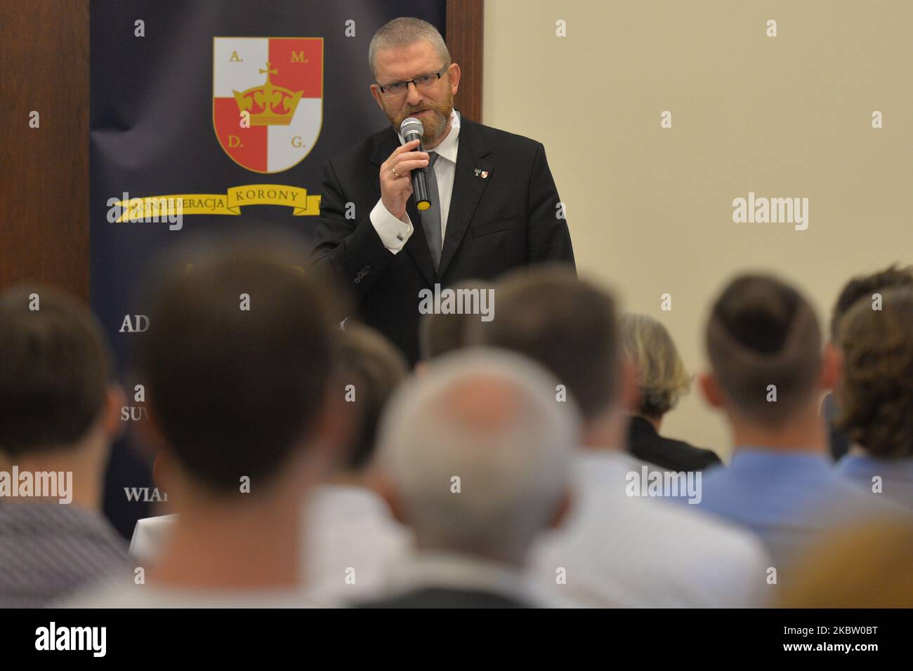 Grzegorz Braun, ein polnischer Rechtspolitiker und Vorsitzender des Konföderation of the Polish Crown Political Party und einer der Führer des Konföderation Liberty and Independence Alliance, wendet sich an seine Unterstützer in Rzeszow. Am 20. Juli 2020 in Rzeszow, Polen. (Foto von Artur Widak/NurPhoto) Stockfoto