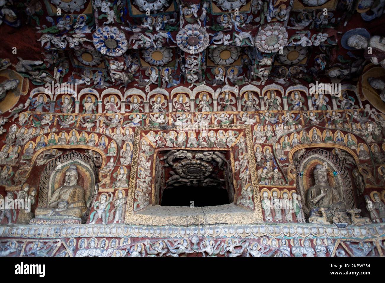 Yungang, China, 25. Mai 2011. Ein Blick auf die Yungang Höhlen. Diese Stätte ist eine alte chinesische buddhistische Tempelgrotte in der Nähe der Stadt Datong in der Provinz Shanxi. Sie sind hervorragende Beispiele für die Felsarchitektur und eine der drei berühmtesten antiken buddhistischen Skulpturen-Stätten Chinas. (Foto von Emeric Fohlen/NurPhoto) Stockfoto