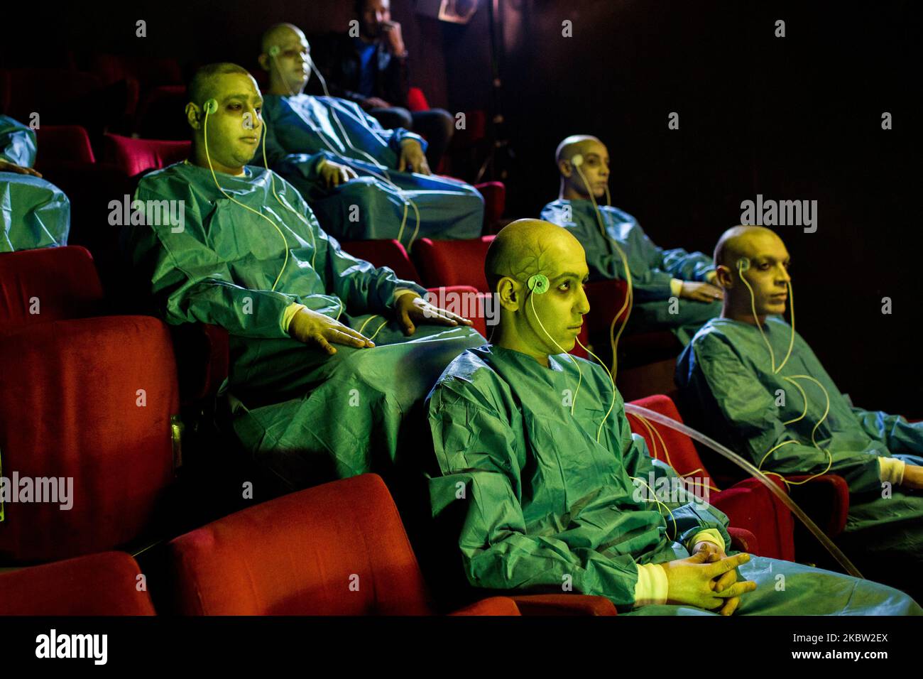 Tunis, Tunesien, 2. August 2014. Die Hip-Hop-Industrie entwickelt sich rasant und Rapper haben immer mehr Mittel, um audiovisuelle Produktionen zu entwickeln, die amerikanischen Musikvideos Konkurrenz machen. Das Kollektiv Debo inszenierte einen Kurzfilm für Rapper Vipa in einem alten Theater. (Foto von Emeric Fohlen/NurPhoto) Stockfoto